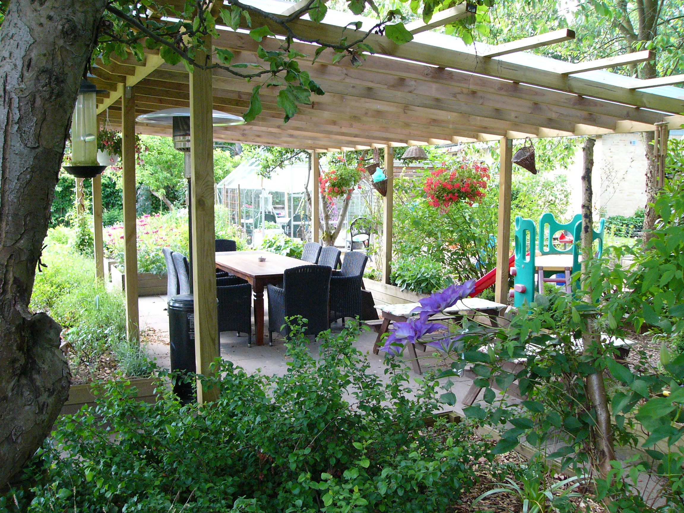 bed and breakfast pergola